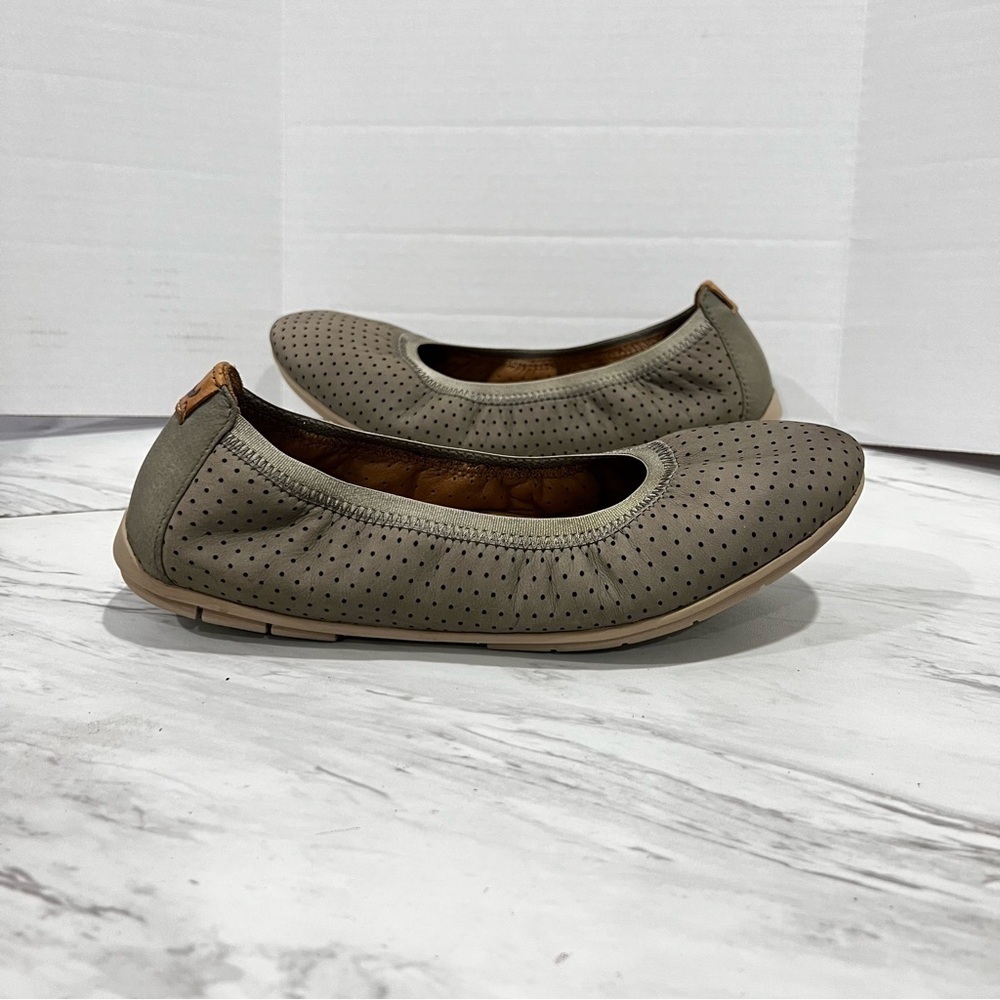 Clarks Unstructured Size 6 Sage Gray Ballet Flats Perforated Slip-On Shoes